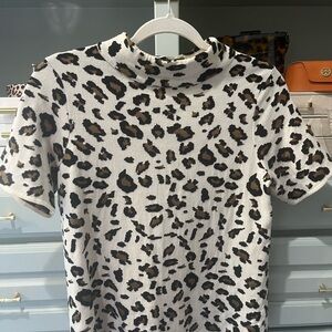 Adorable leopard print sweater